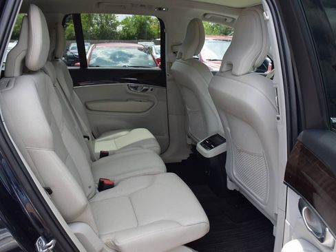 Used 2019 Volvo XC90 T5 Momentum FWD image 13