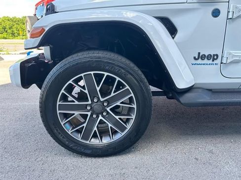 Used 2023 Jeep Wrangler Unlimited Sahara AWD/4WD image 19