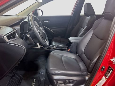 Used 2024 Toyota Corolla Cross XLE w/ Convenience Package FWD image 18