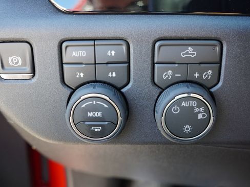 Certified 2026 Chevrolet Silverado 1500 LT AWD/4WD image 23