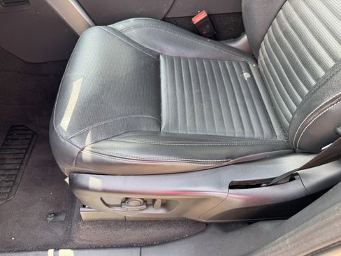 Used 2023 Land Rover Discovery S R-Dynamic image 4