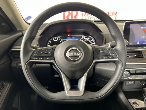 Used 2024 Nissan Altima 2.5 SV image 15