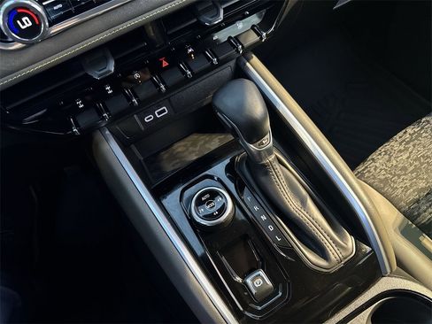 Used 2024 Chevrolet Colorado ZR2 w/ Technology Package image 23