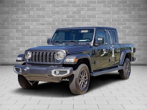 Used 2025 Jeep Gladiator Sport image 1