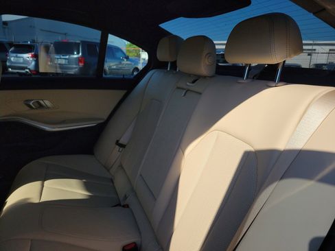 Used 2022 BMW 330i Sedan w/ Driving Assistance Package image 9