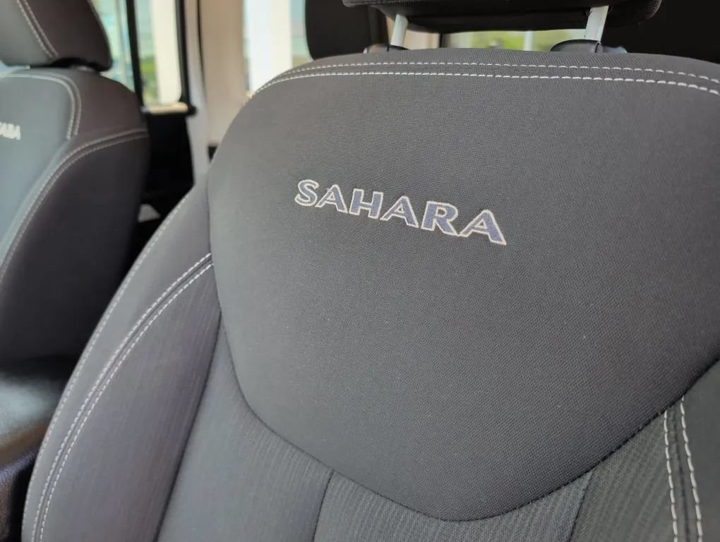 Used 2018 Jeep Wrangler Unlimited Sahara AWD/4WD image 18