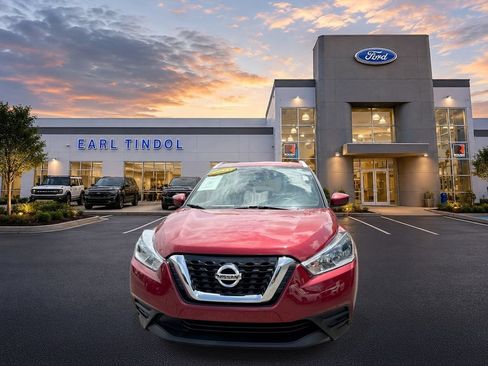 Used 2018 Nissan Kicks SV FWD image 3