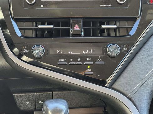 Used 2023 Toyota Camry SE image 5