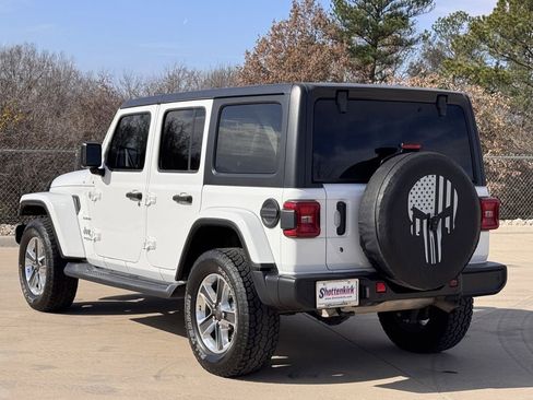 Used 2018 Jeep Wrangler Unlimited Sahara image 4