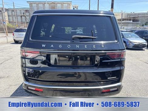 Used 2024 Jeep Wagoneer L Series II w/ Flexible Seating Group AWD/4WD image 4