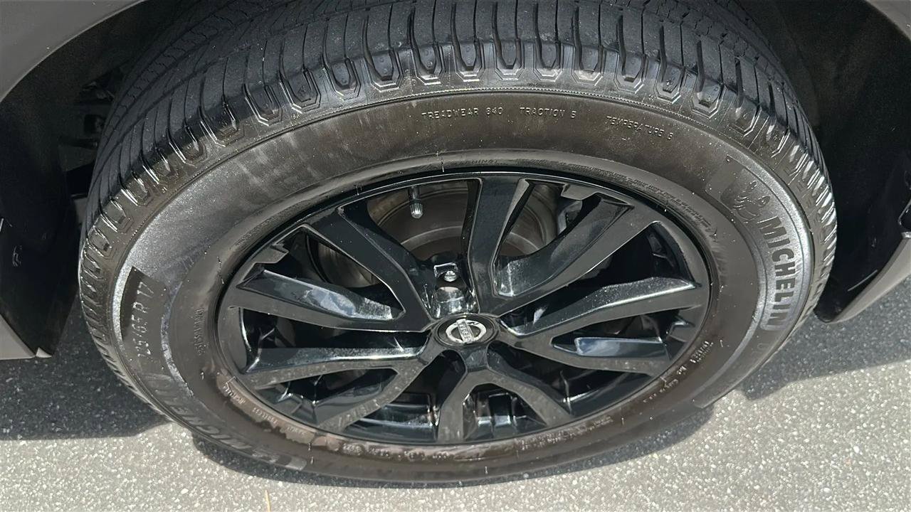 Used 2017 Nissan Rogue SV w/ Midnight Edition FWD image 14