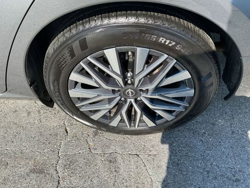 Used 2025 Nissan Altima 2.5 SV FWD image 24