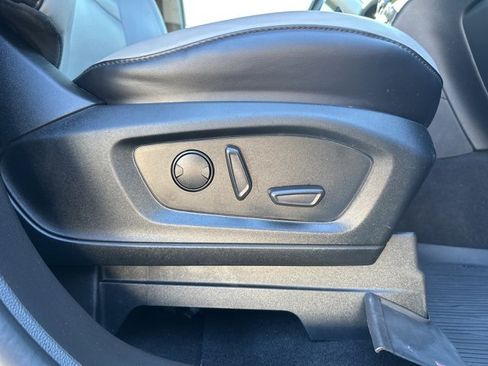 Used 2021 Ford Explorer XLT w/ Equipment Group 202A image 22