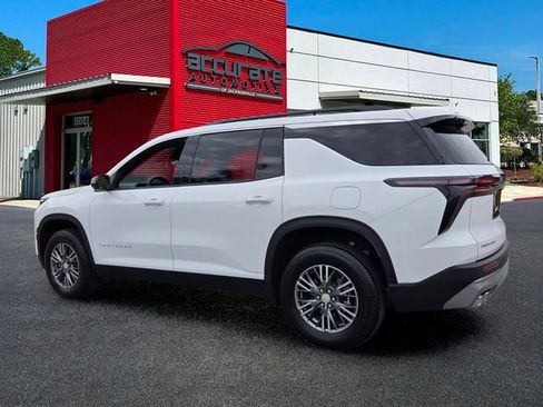 Used 2026 Chevrolet Traverse LT w/ Driver Confidence Package FWD image 3