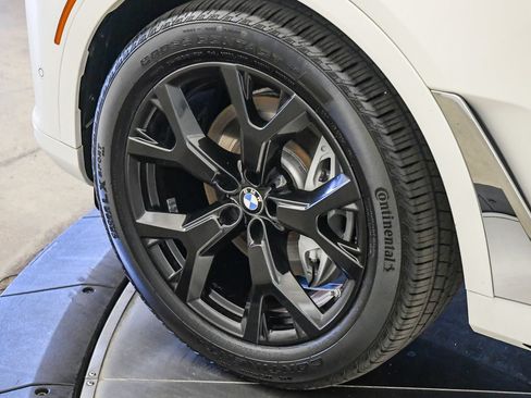 Used 2019 BMW X7 xDrive40i w/ Cold Weather Package AWD/4WD image 10