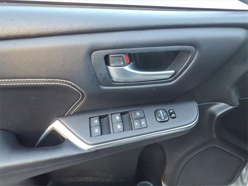 Used 2017 Toyota Camry XLE image 13