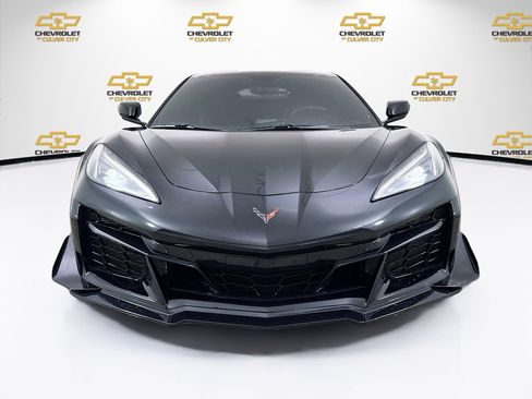 Used 2023 Chevrolet Corvette Z06 w/ Z07 Performance Package RWD image 2