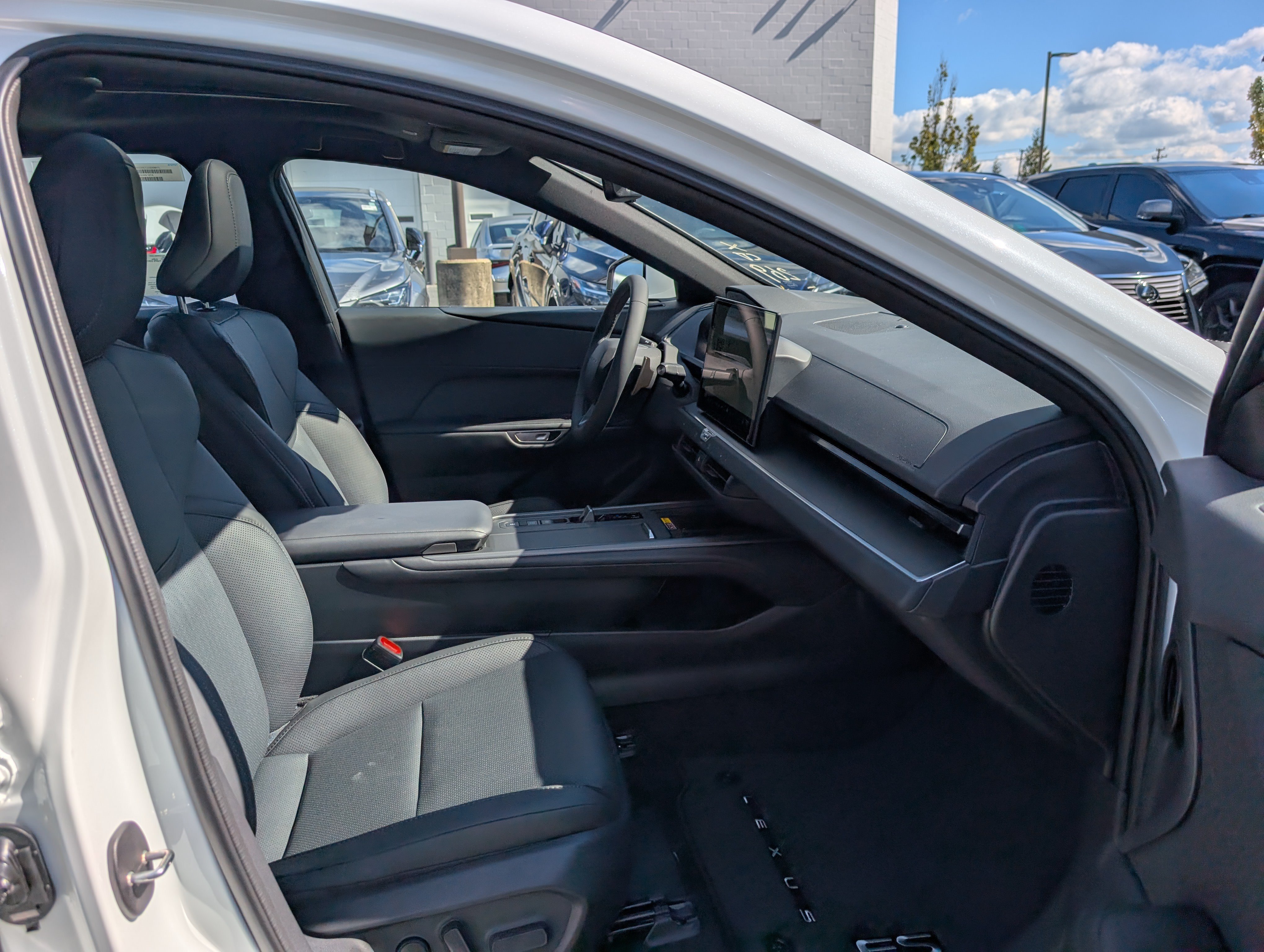 New 2026 Lexus ES 500e w/ Convenience Package AWD/4WD image 7