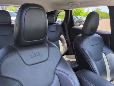 Used 2023 Jeep Cherokee Altitude Lux AWD/4WD image 7