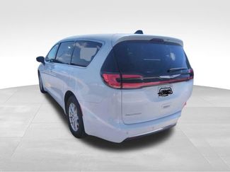 Used 2024 Chrysler Pacifica Touring-L FWD video 2