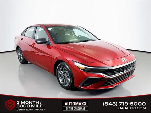 Used 2024 Hyundai Elantra SEL image 1