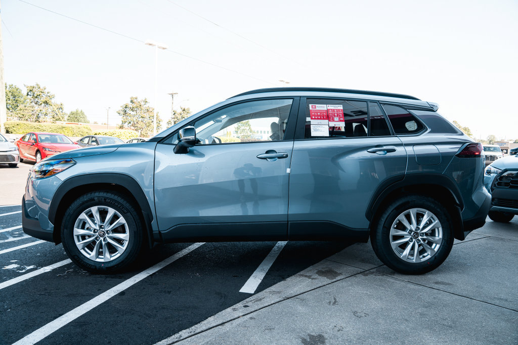 New 2026 Toyota Corolla Cross LE w/ Moonroof Package FWD image 4