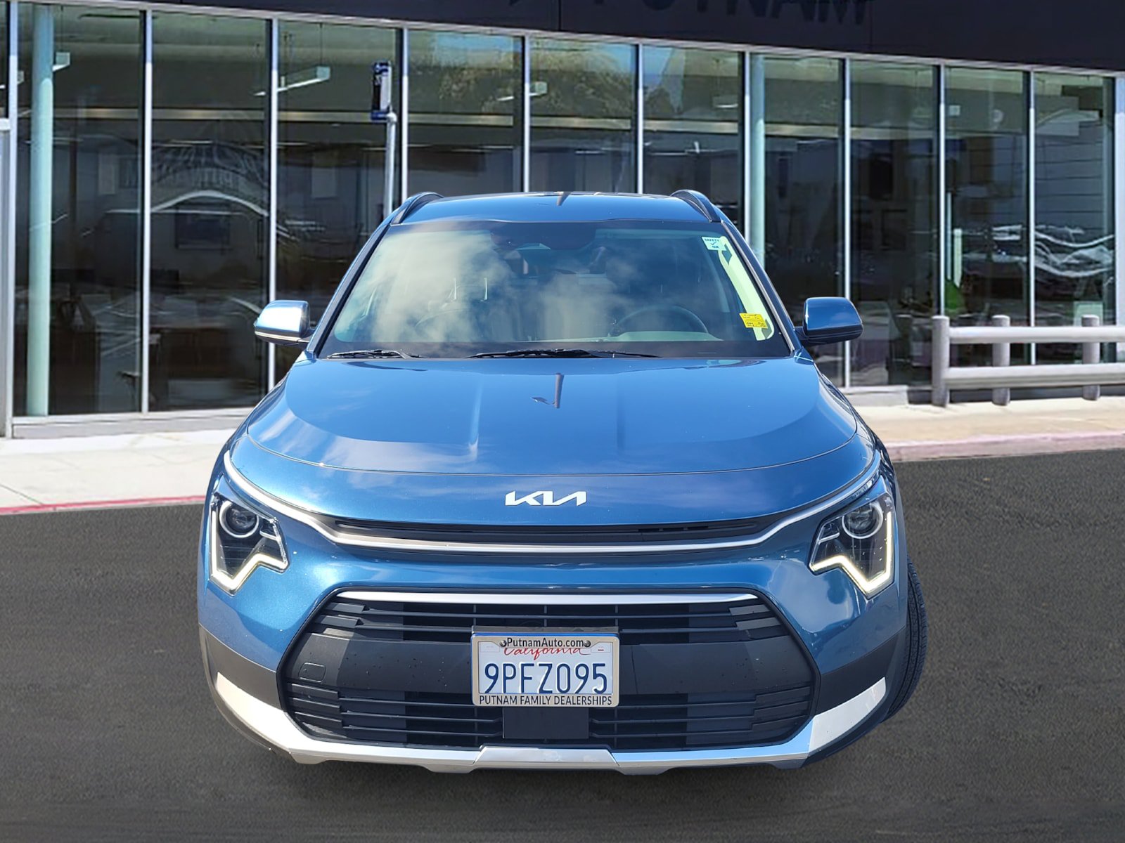 Used 2024 Kia Niro EX FWD image 2