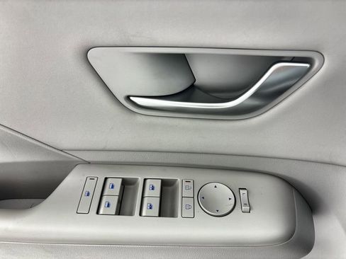 Used 2024 Hyundai Kona Limited FWD image 15