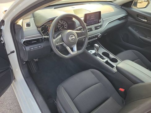 Used 2025 Nissan Altima 2.5 SV FWD image 16