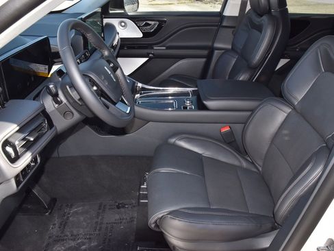 New 2026 Lincoln Aviator Reserve w/ Luxury Package image 13
