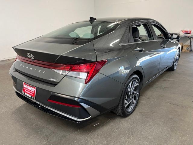 Used 2025 Hyundai Elantra Limited FWD image 3