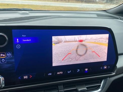 Used 2025 Chevrolet Equinox EV LT image 28