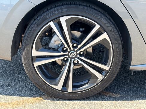 Used 2020 Nissan Sentra SR FWD image 9