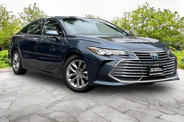 Used 2022 Toyota Avalon XLE FWD image 1