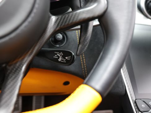 Used 2019 McLaren 570S Spider RWD image 32