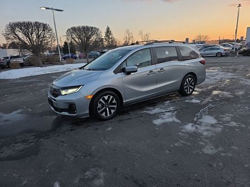 Used 2025 Honda Odyssey EX-L image 3