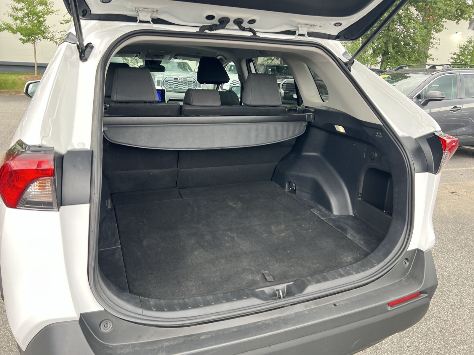 Used 2025 Toyota RAV4 XLE AWD/4WD image 26