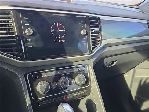 Used 2021 Volkswagen Atlas Cross Sport SEL Premium image 11