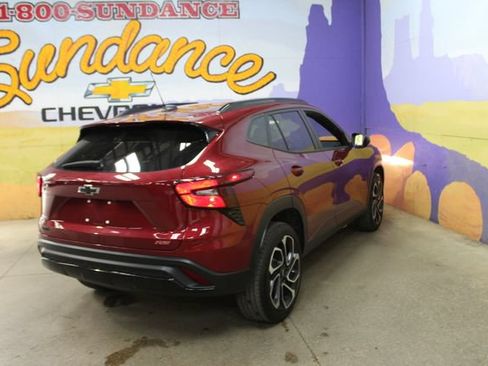 Used 2024 Chevrolet Trax RS w/ Sunroof Package FWD image 8