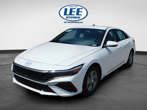 Used 2025 Hyundai Elantra SE FWD image 7