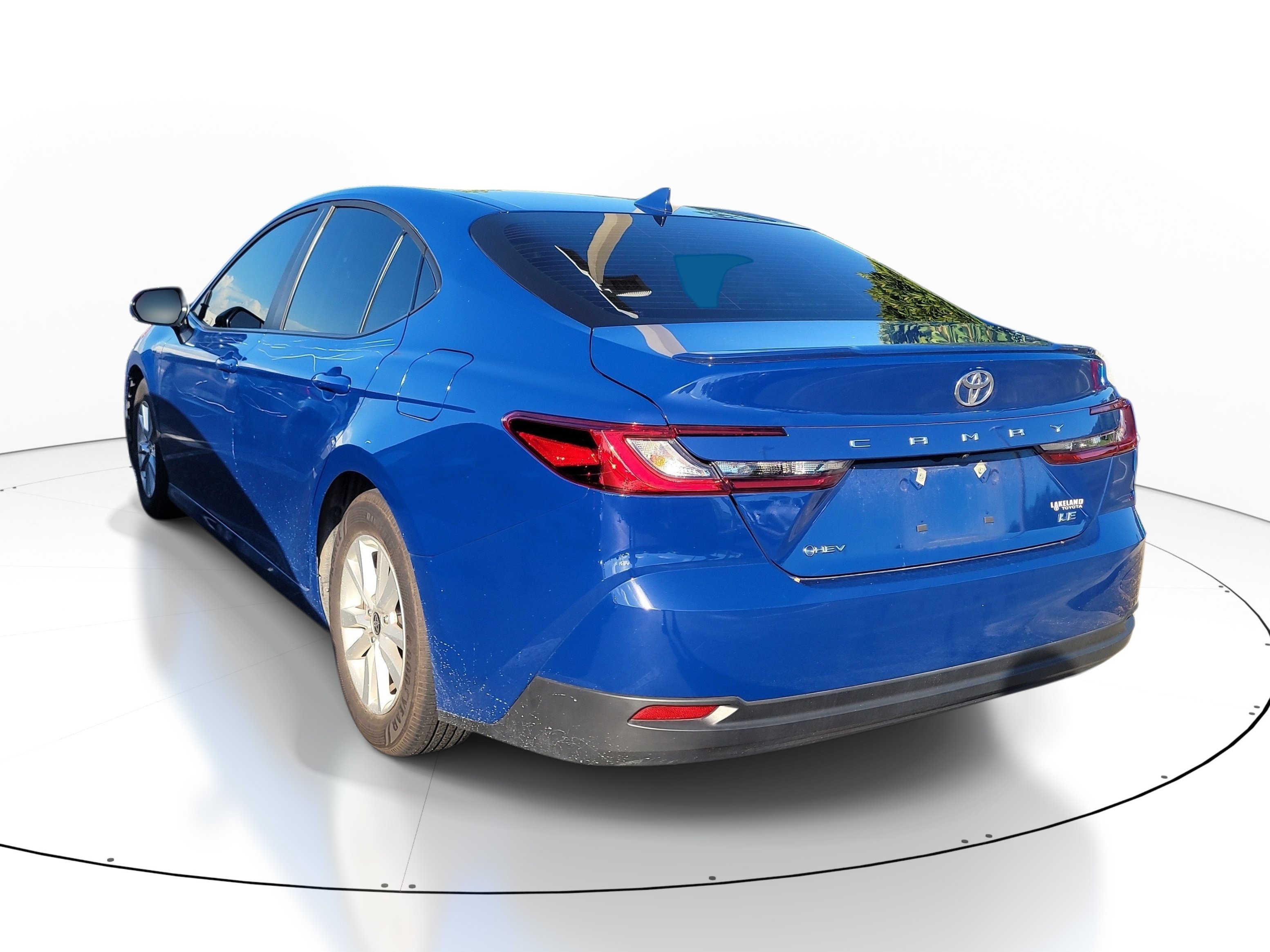 Used 2025 Toyota Camry LE w/ Convenience Package FWD image 5