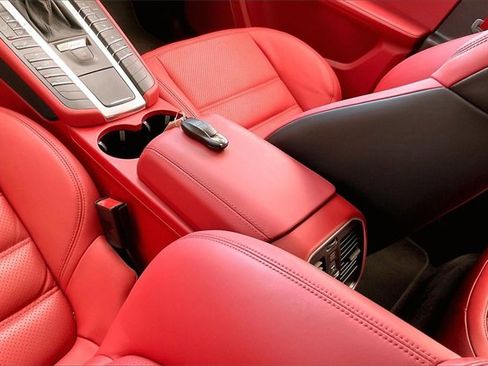 Used 2021 Porsche Macan GTS image 12