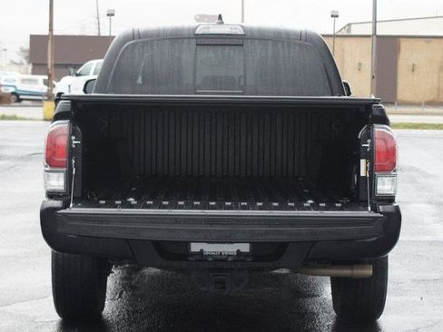 Used 2022 Toyota Tacoma Limited image 18