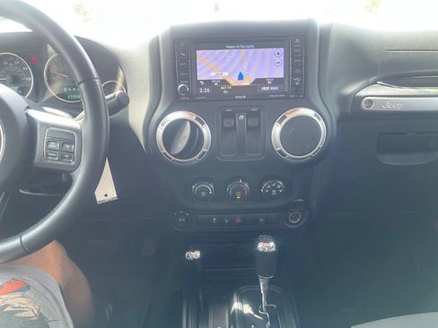 Used 2018 Jeep Wrangler Sahara w/ Connectivity Group AWD/4WD image 22
