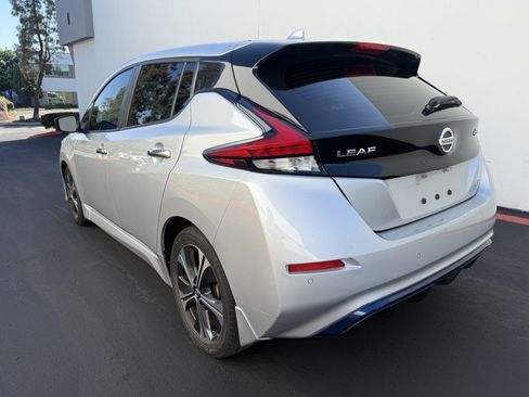 Used 2020 Nissan Leaf SV w/ SV Technology Package FWD image 4