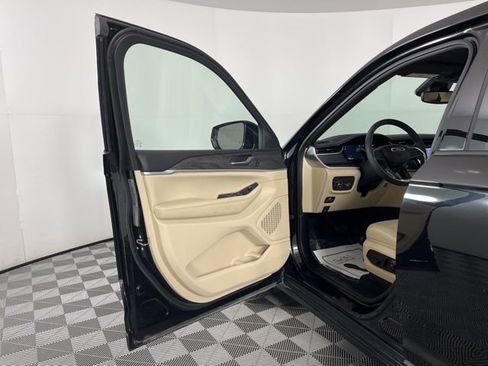 Used 2023 Jeep Grand Cherokee L Limited image 17