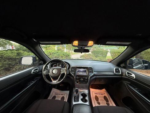 Used 2018 Jeep Grand Cherokee Laredo RWD image 9
