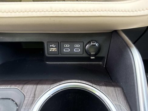 Used 2024 Toyota Highlander Limited AWD/4WD image 34
