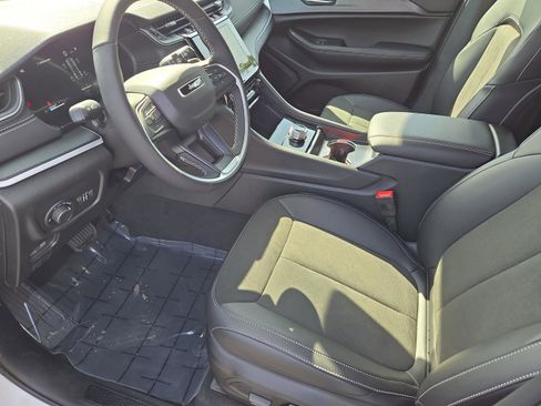 New 2025 Jeep Grand Cherokee Altitude image 32