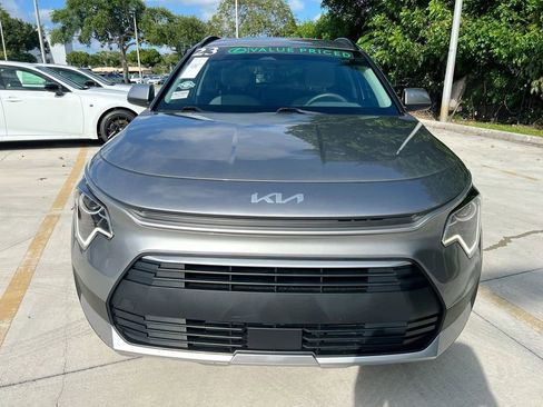 Used 2023 Kia Niro EX FWD image 2